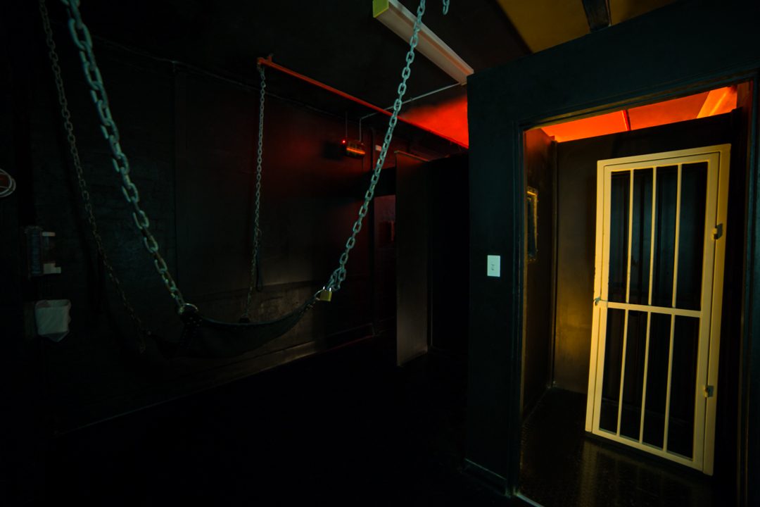 This is our dark maze. Venture into the dark where anything could happen! Find your way around and discover who may be waiting for you in a corner, in the sling or cage.