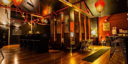 This is level 4. A huge space for you to relax. This is a non-sexual area where you can eat, drink, read, relax, surf the web, watch TV or movies. Had some fun downstairs and like the guy? Ask him upstairs for a coffee, wine or beer.